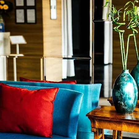 Radisson Red Hotel 4*