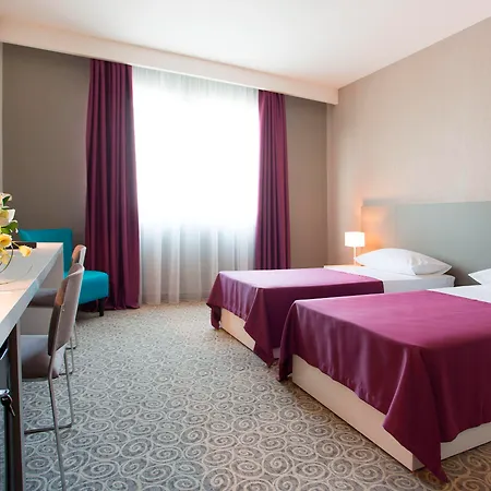 Hotel Radisson Red 4*