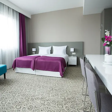 Hotel Radisson Red 4*