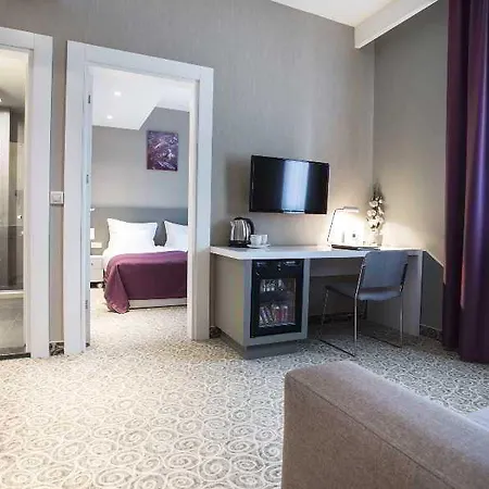 Radisson Red