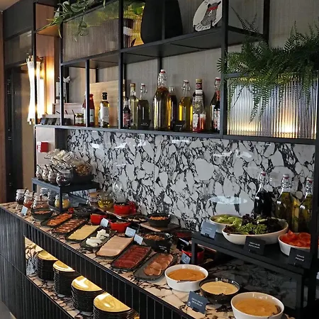 Hotel Radisson Red 4*