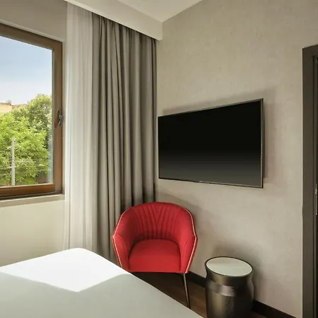 Radisson Red Hotel 4*