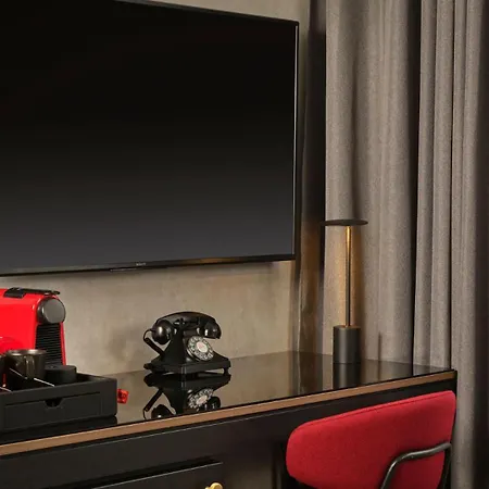 Hotel Radisson Red 4*