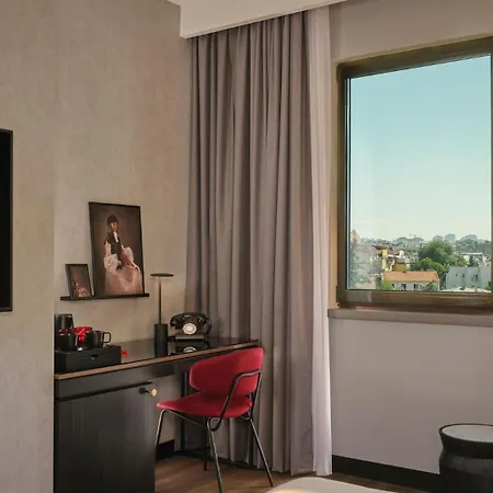 Radisson Red