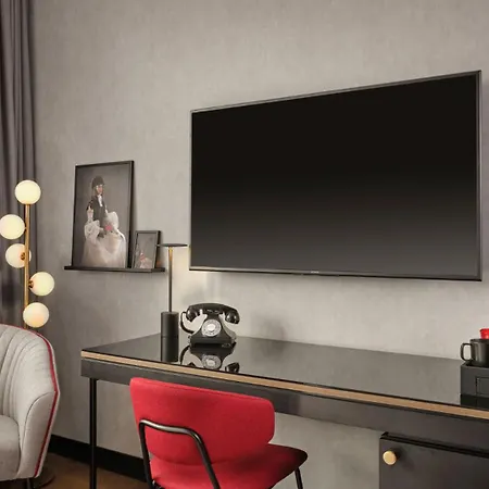 Radisson Red Hotel 4*