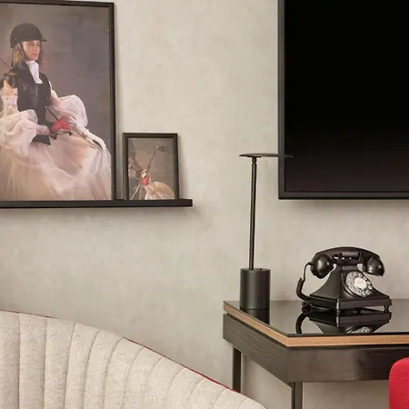 Hotel Radisson Red 4*