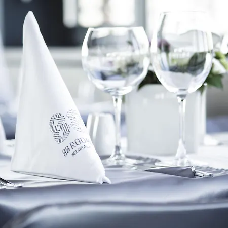 Radisson Red Hotel 4*