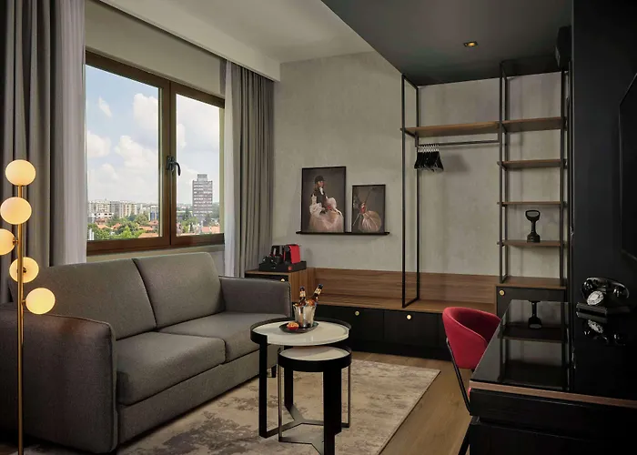 Radisson Red 4* Βελιγράδι